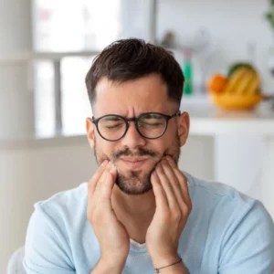 آیا ایمپلنت دندان عوارض دارد؟